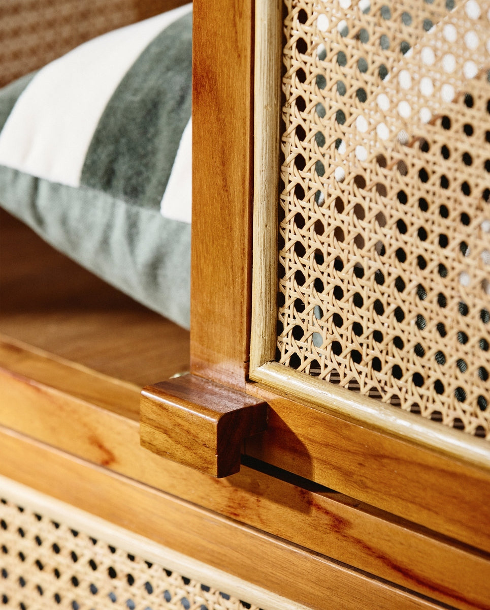 MERGE kast, natuur met rotan