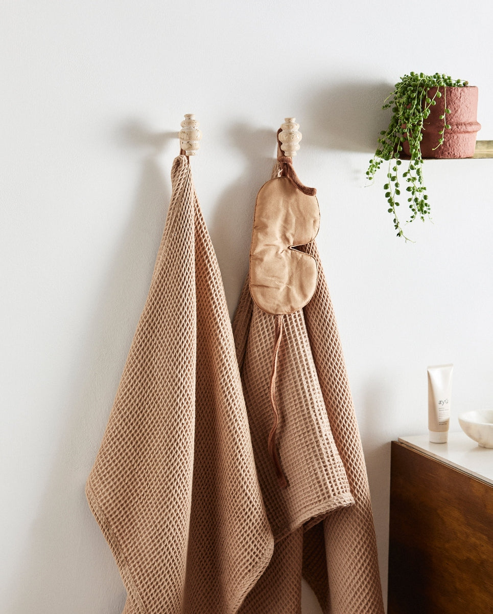 BASU knop, travertijn - ivoor