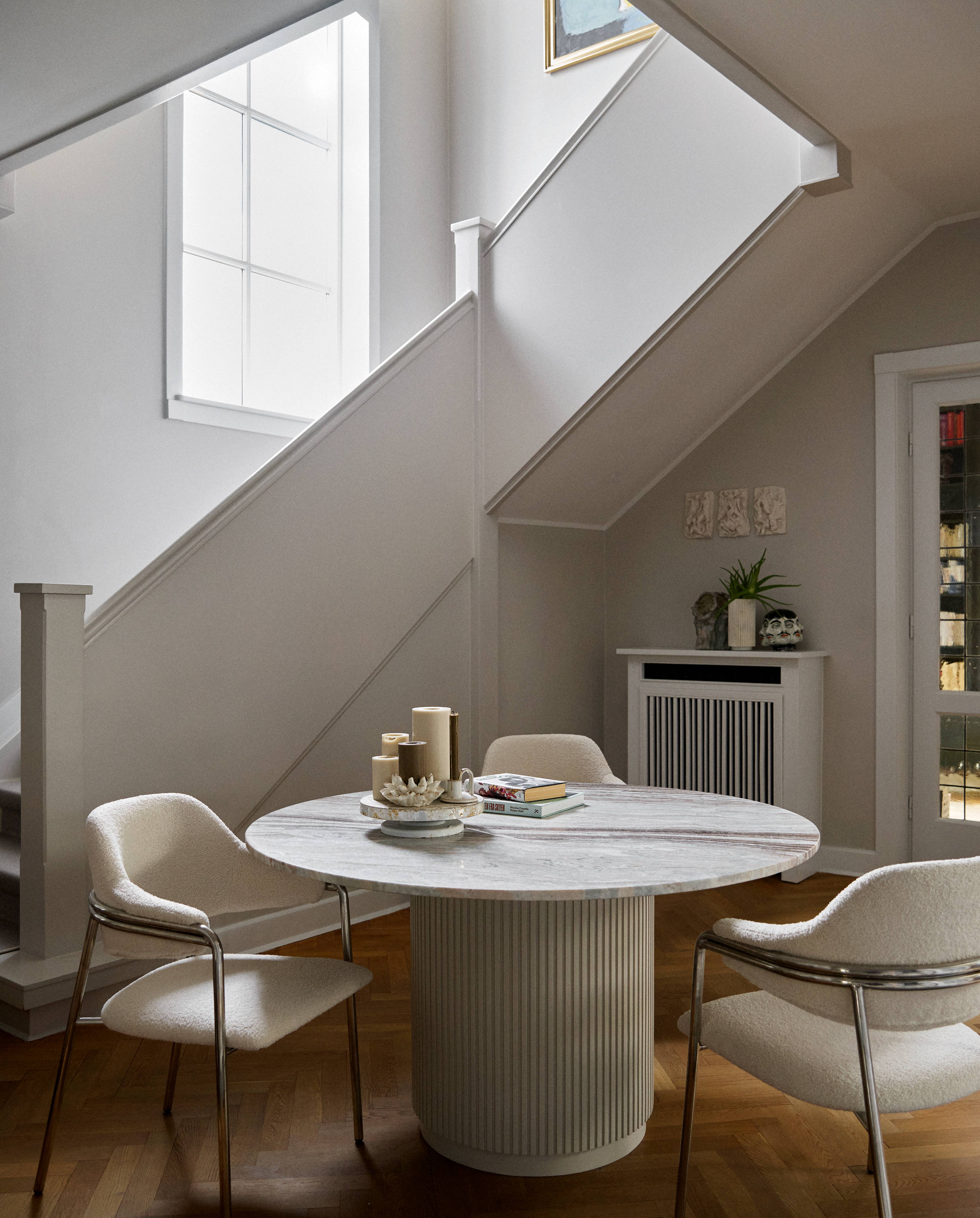 Mesa de comedor redonda ERIE - Tablero de mármol natural marfil