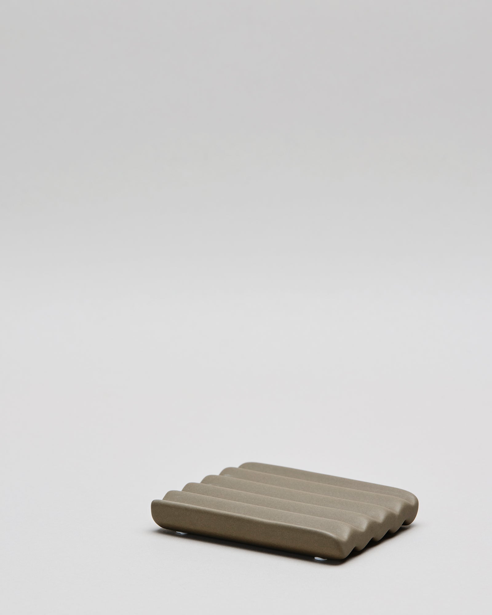 Kleine keramische zeepbak | TAUPE 8 x 10 cm