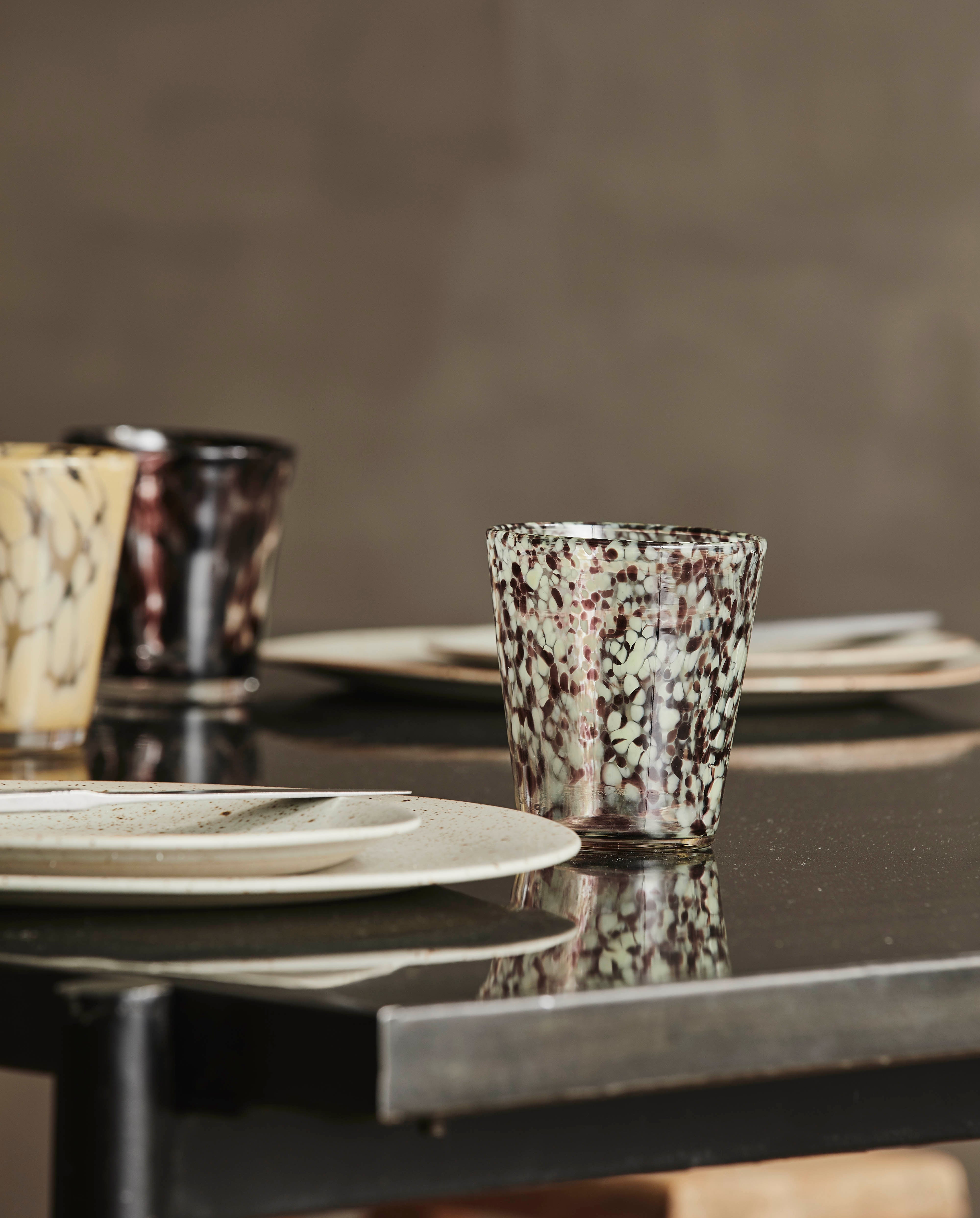 TEPIN drinkglas, helder/bruin/groen