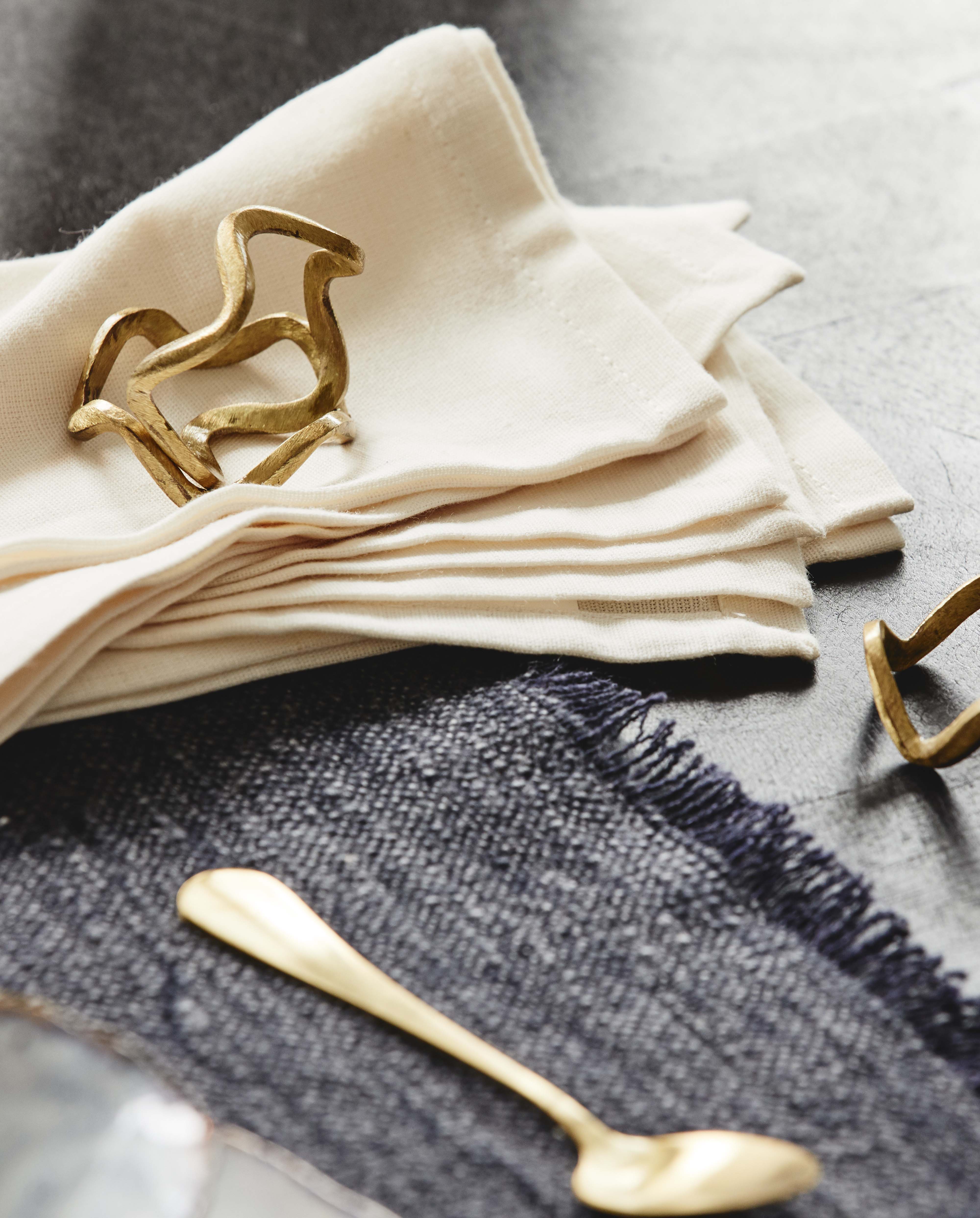 SKYE servetring, geborstelde gouden afwerking