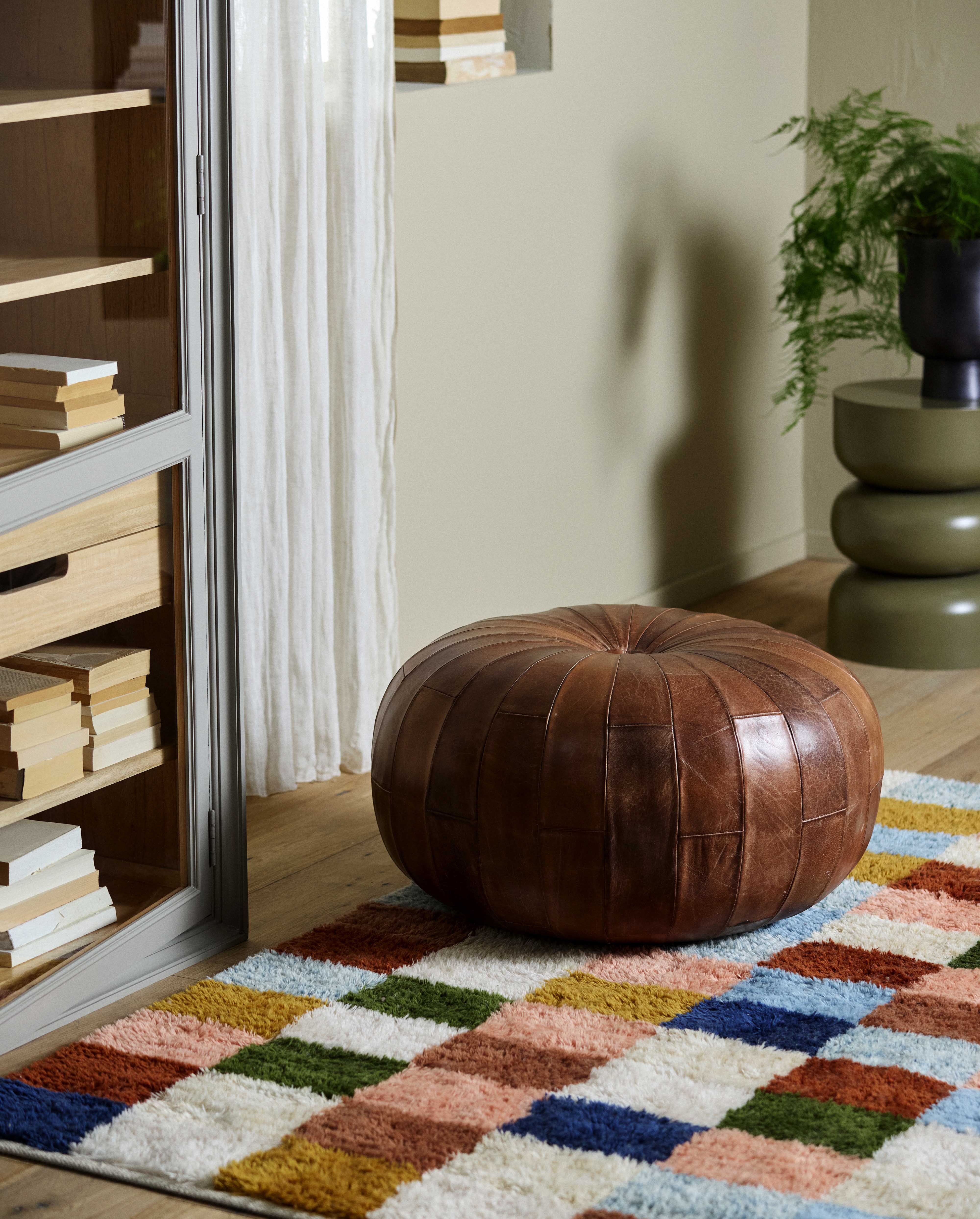 RUGBY leather pouf, round - brown