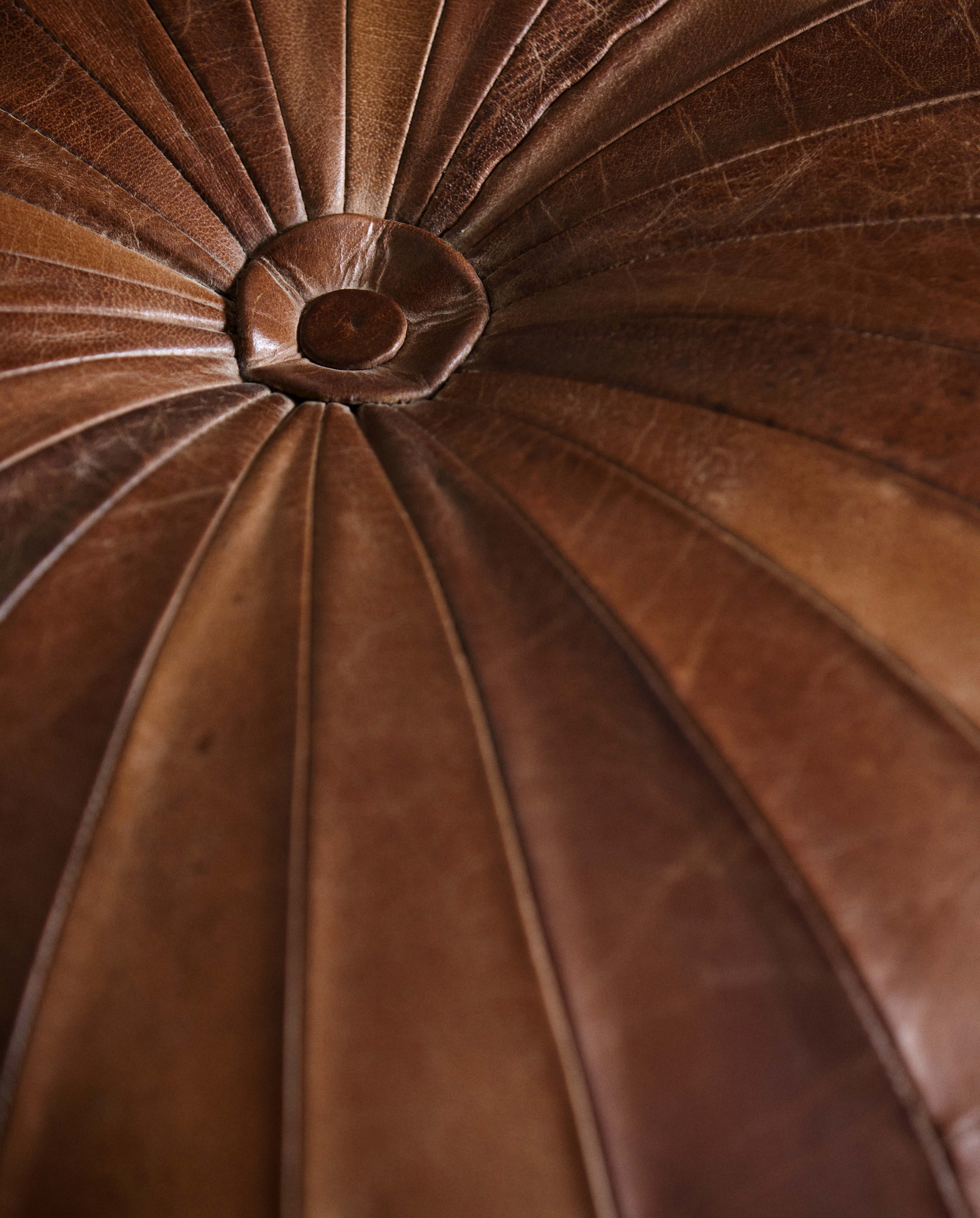 RUGBY leather pouf, round - brown