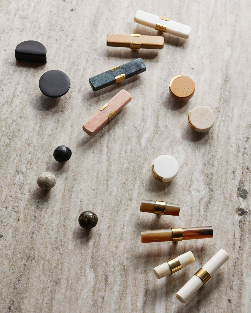 MANIGLIA/UNCINO, rettangolo in marmo bianco, ottone