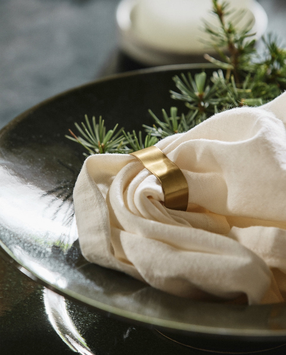 Anillo de servilleta CAPRI, forma orgánica - acabado dorado