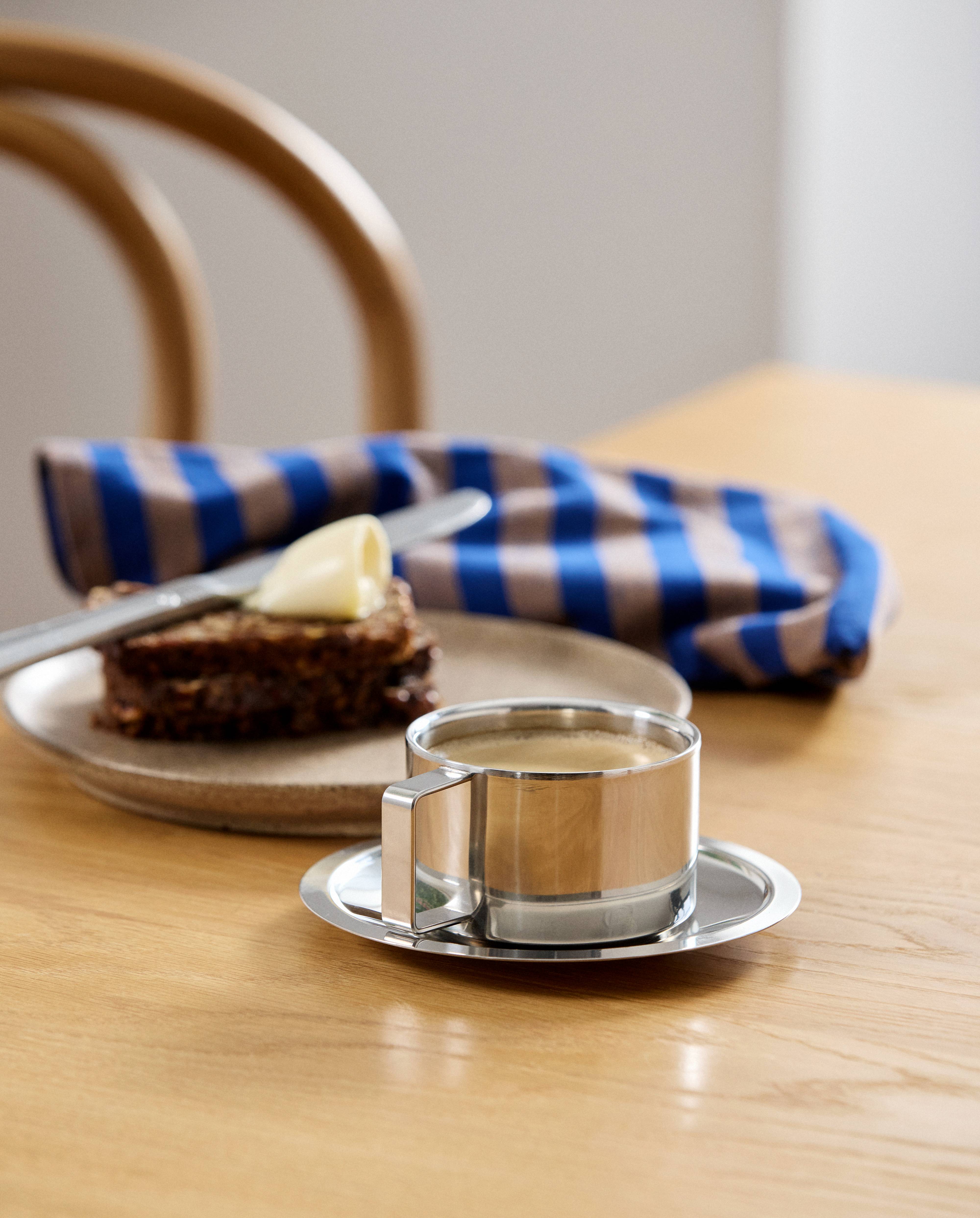 Taza CITREA con platillo - acabado cromado