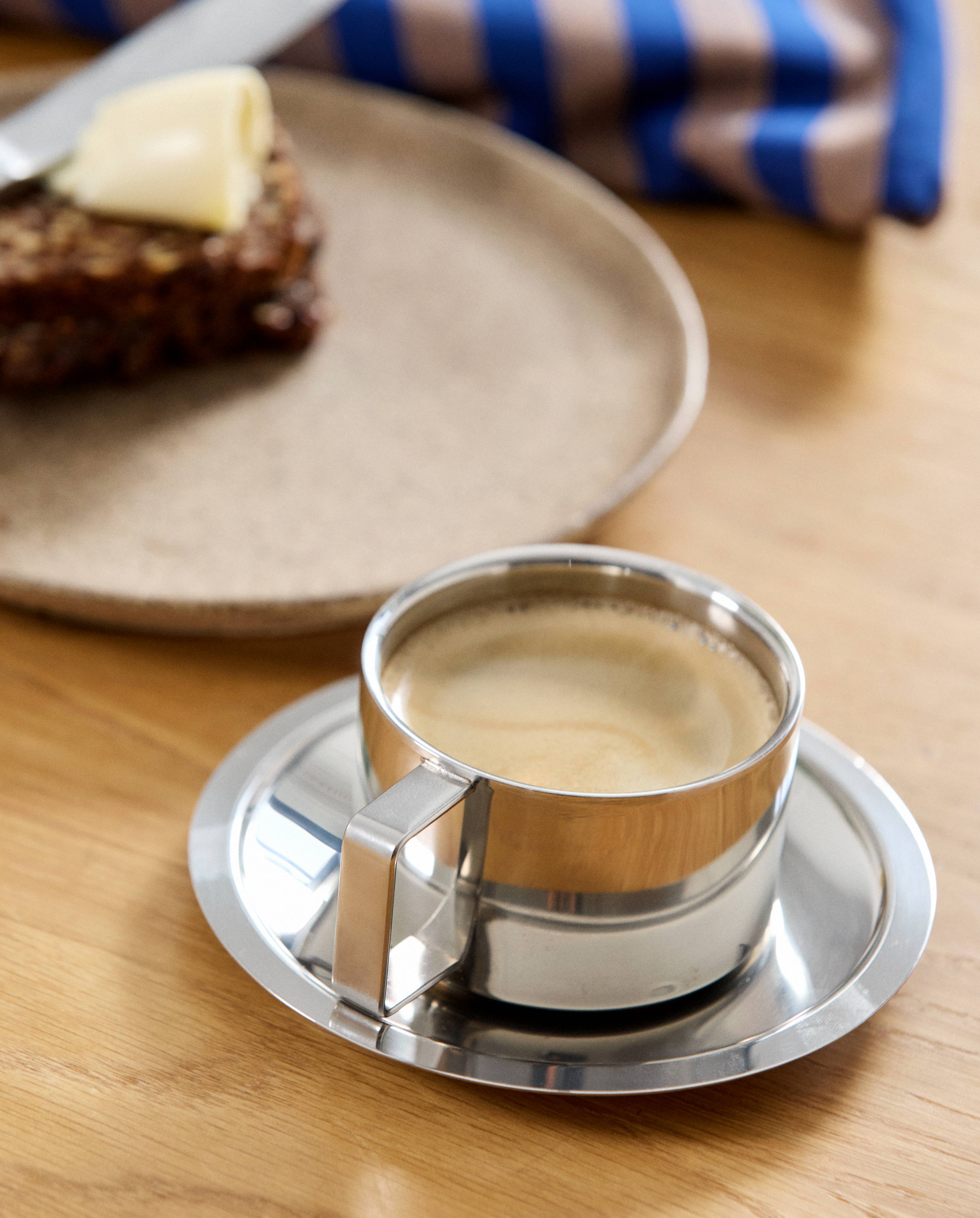 Taza CITREA con platillo - acabado cromado