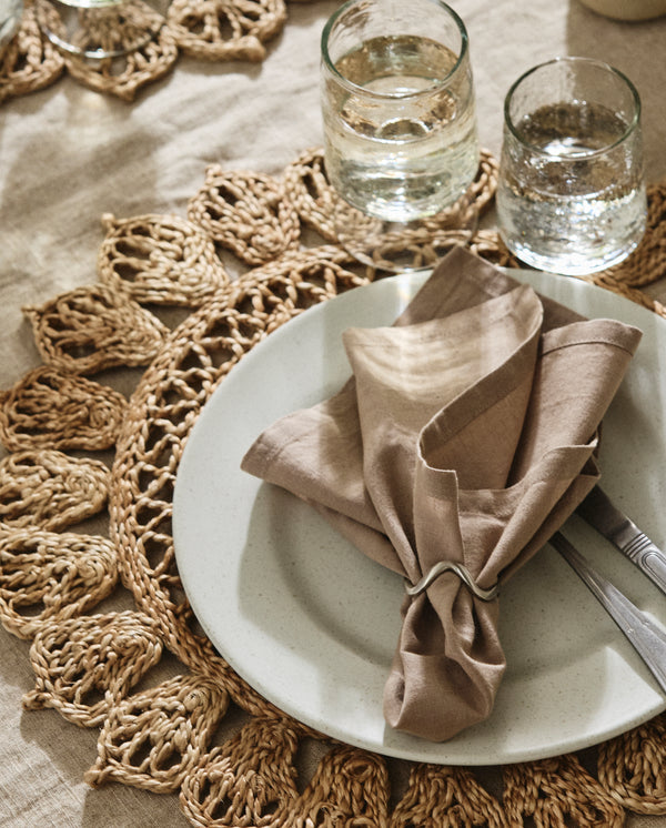Servilleta, gris/beige, con dobladillo