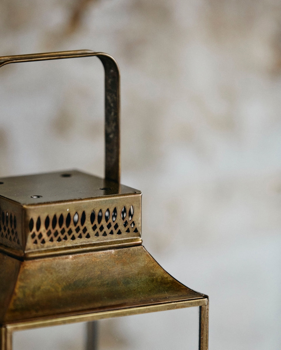 Lanterne ANTIQUE, carrée avec dessus, L - finition dorée