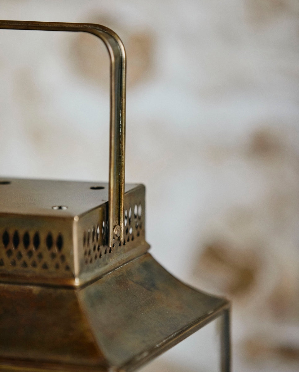 Lanterne ANTIQUE, carrée avec dessus, S - finition dorée