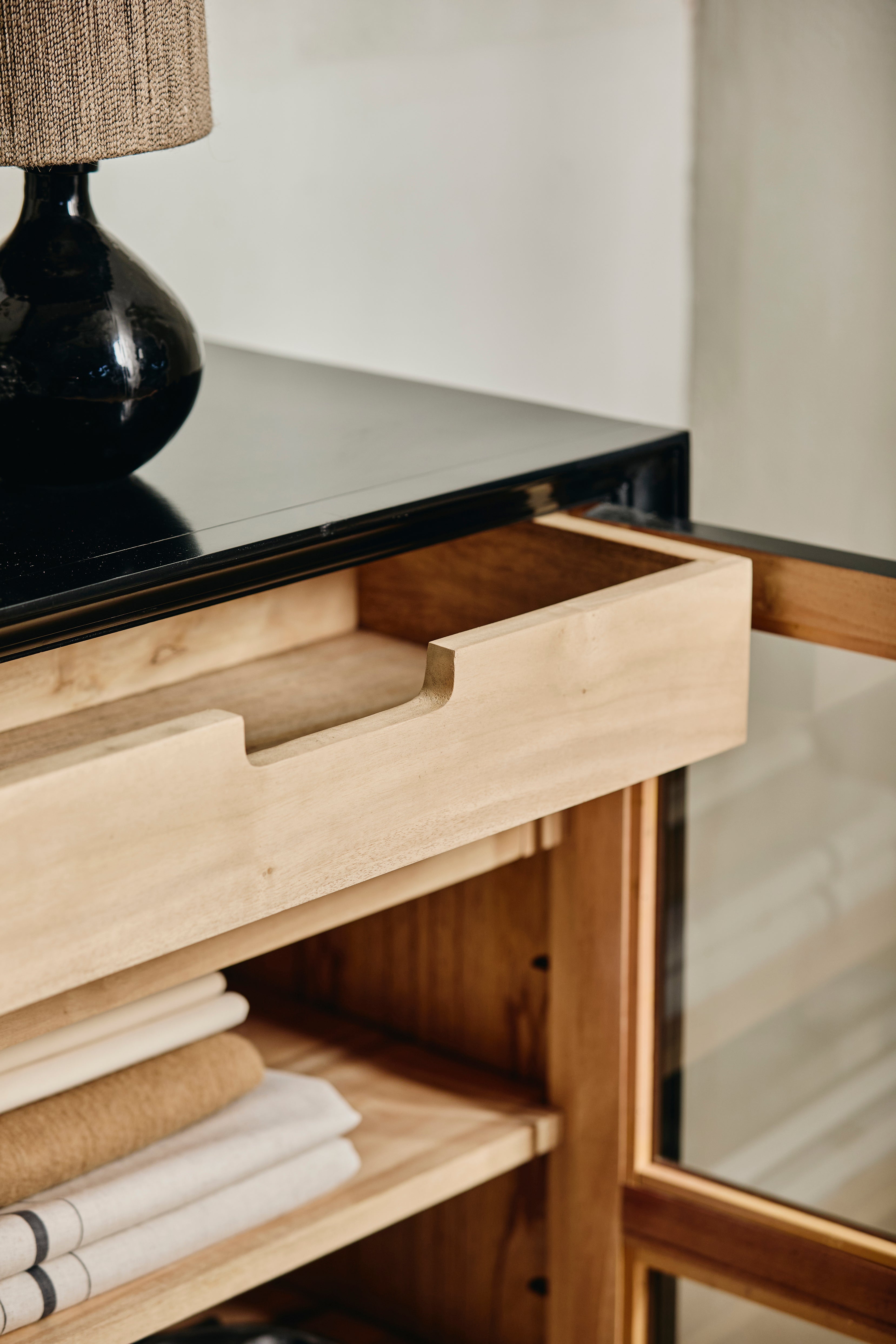 Meuble VIVA, 2 portes basses - noir