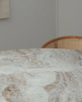 ERIE runder Esstisch – Tischplatte aus elfenbeinfarbenem Naturmarmor
